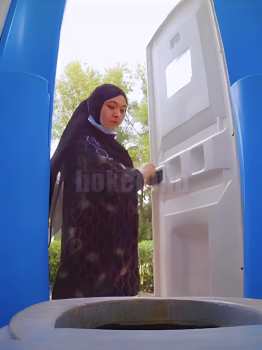 Intip Ukhti Montok BAB di Toilet Taman