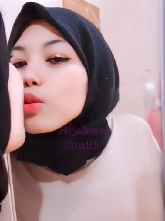 Saking Sange nya Sampe Cium Cermin 