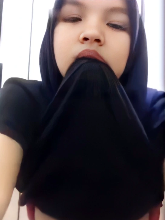 Live Telanjang Ukhti Gigit Baju Pamer Susu