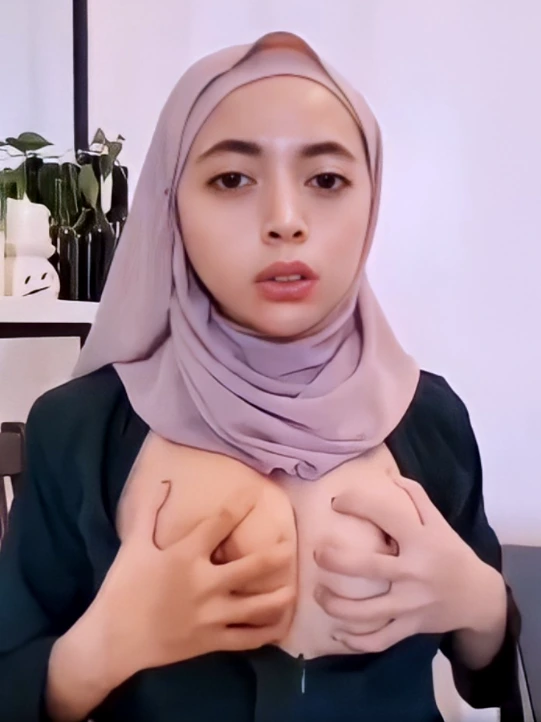 Ukhti Cantik Manis Pamer Susu Kenyal