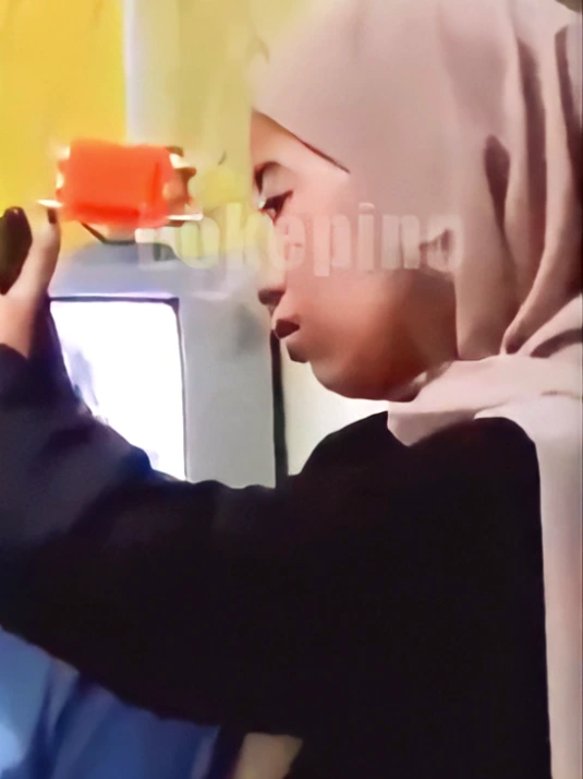 Habis Nonton TV Lanjut Nyodok di Kamar