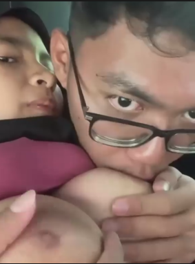 Kenyut Nenen Ukhti di Mobil