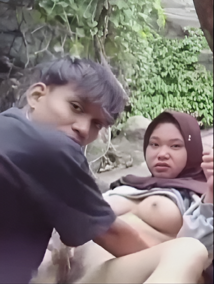 Sejoli Nekad Ngewe di Hutan  