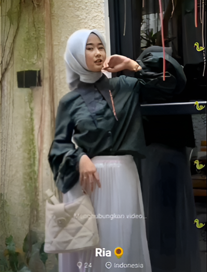 Ukhti Manis Pamer Jembut Tipis