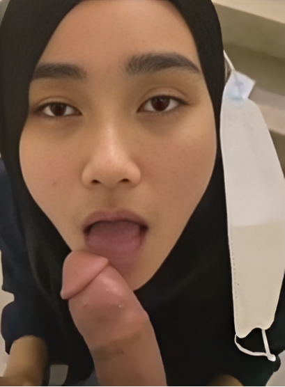 Ukhti Manis Nekad Emut di Tangga